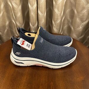 Skechers Women’s GOWALK Arch Fit 2.0 Walking Shoes